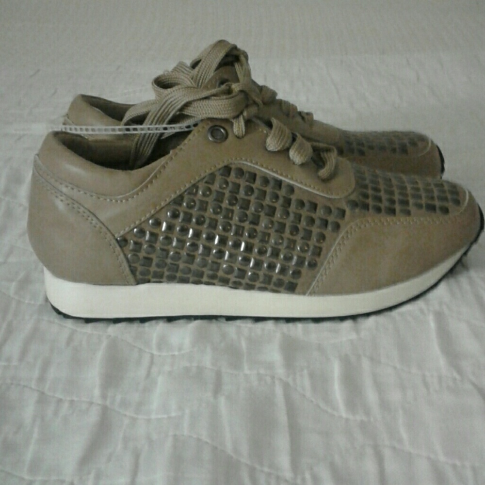 Link Shoes - Picture 2 of 4